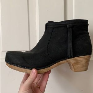 Dansko Markie black suede bootie 39